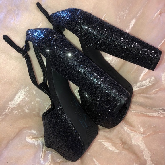 Jessica Simpson Platform Sandals - Picture 2 of 7